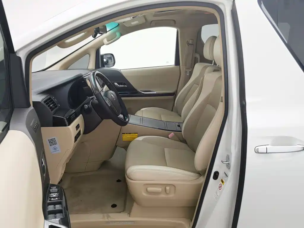 Toyota Alphard — миниатюра 10