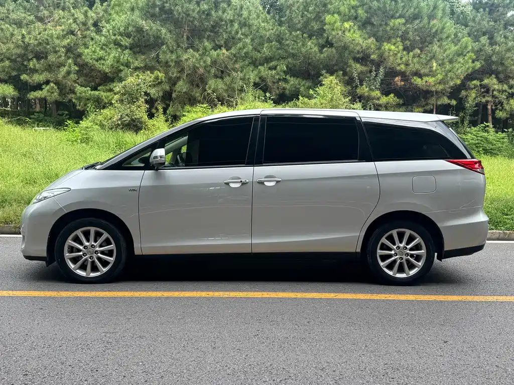 Toyota Previa — миниатюра 10