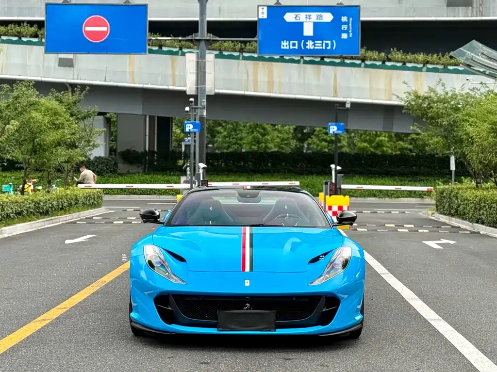 Ferrari 812