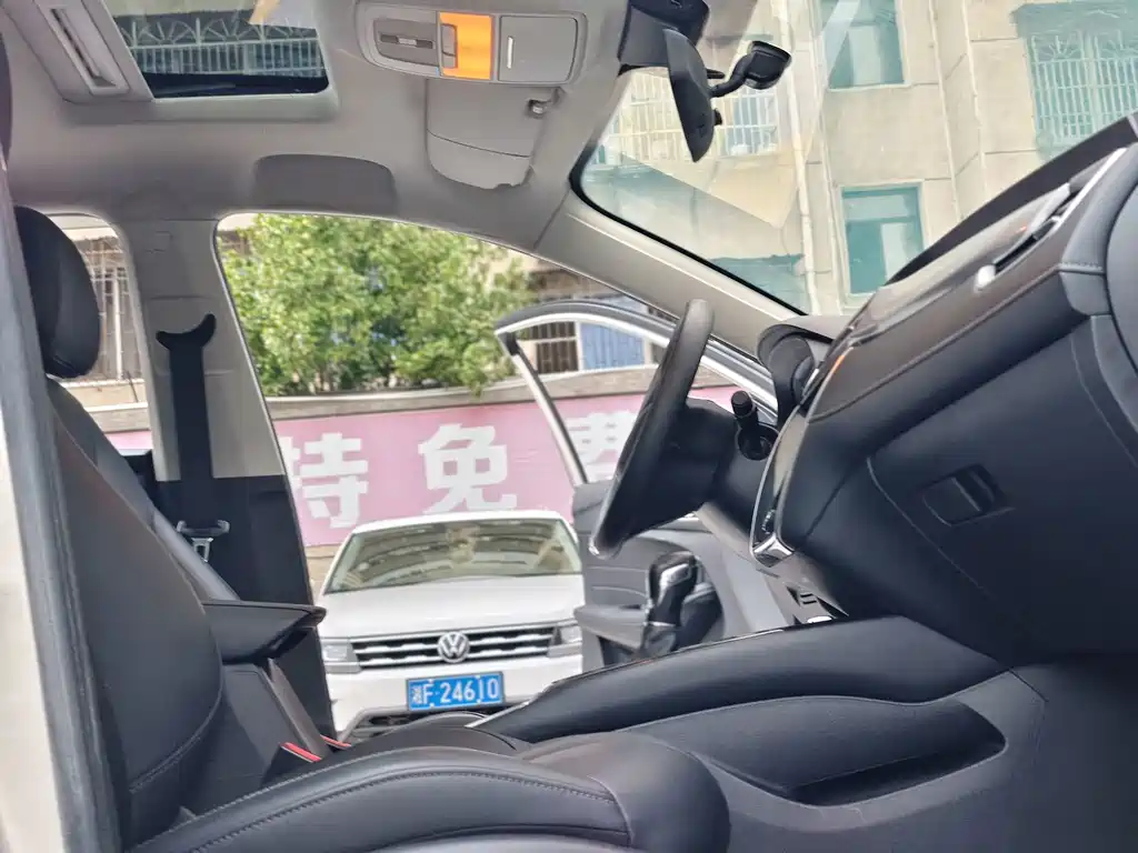 Roewe i5 — миниатюра 10