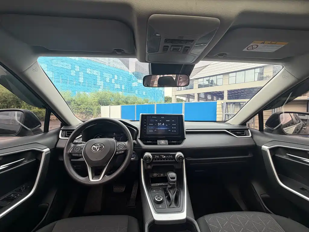 Toyota RAV4 — миниатюра 6