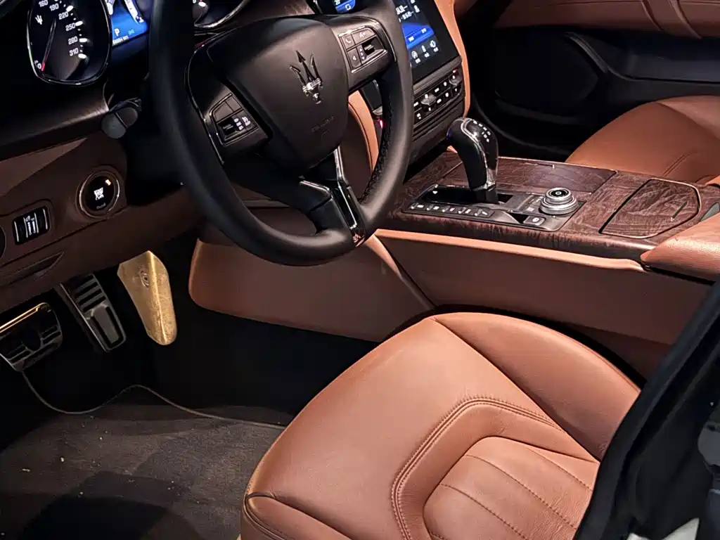 Maserati Quattroporte — миниатюра 5