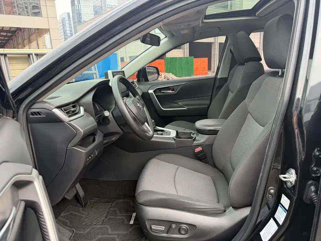 Toyota RAV4 — миниатюра 4
