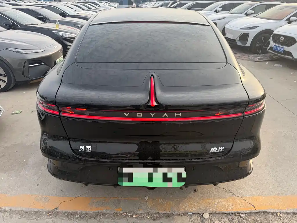 VOYAH LANTU CHASING LIGHT