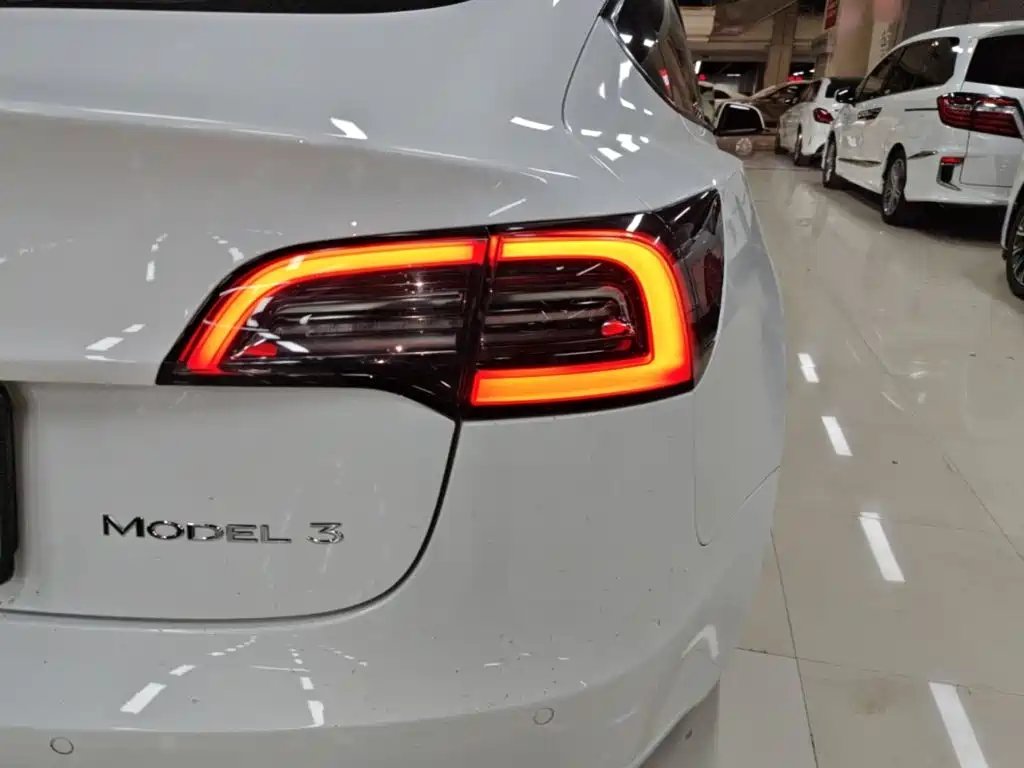 Tesla Model 3 — миниатюра 8