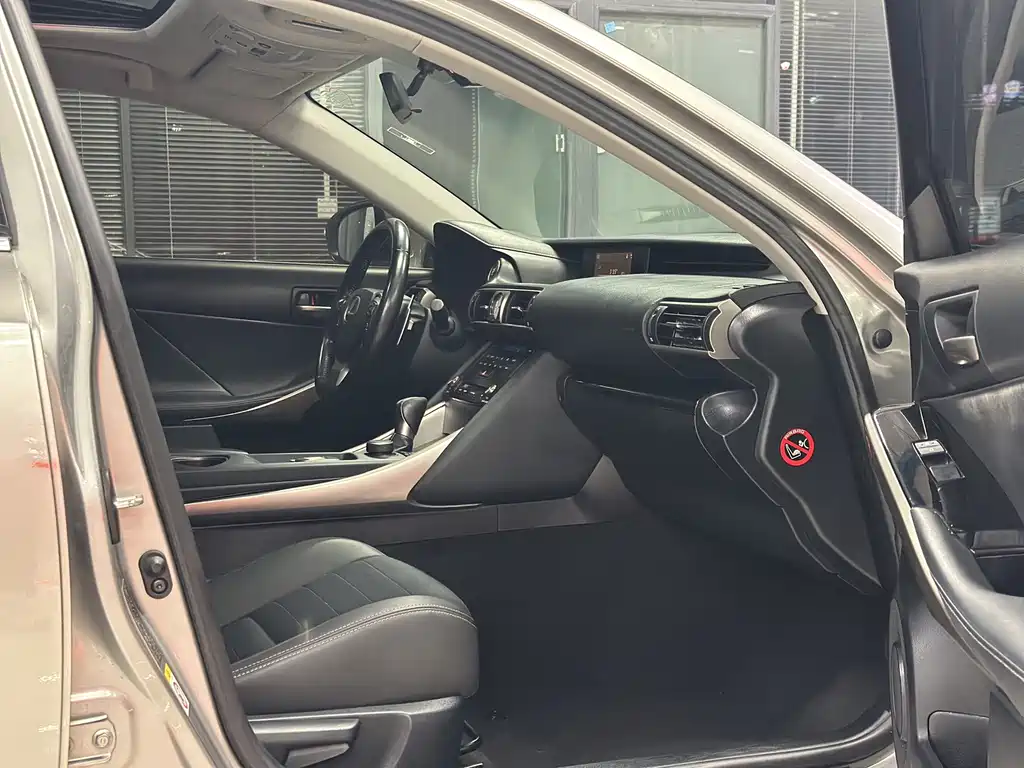 Lexus IS — миниатюра 7