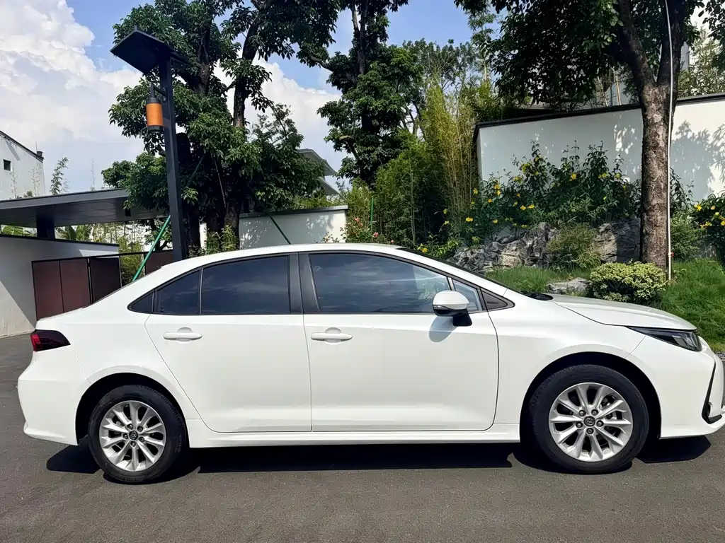 Toyota Corolla — миниатюра 4