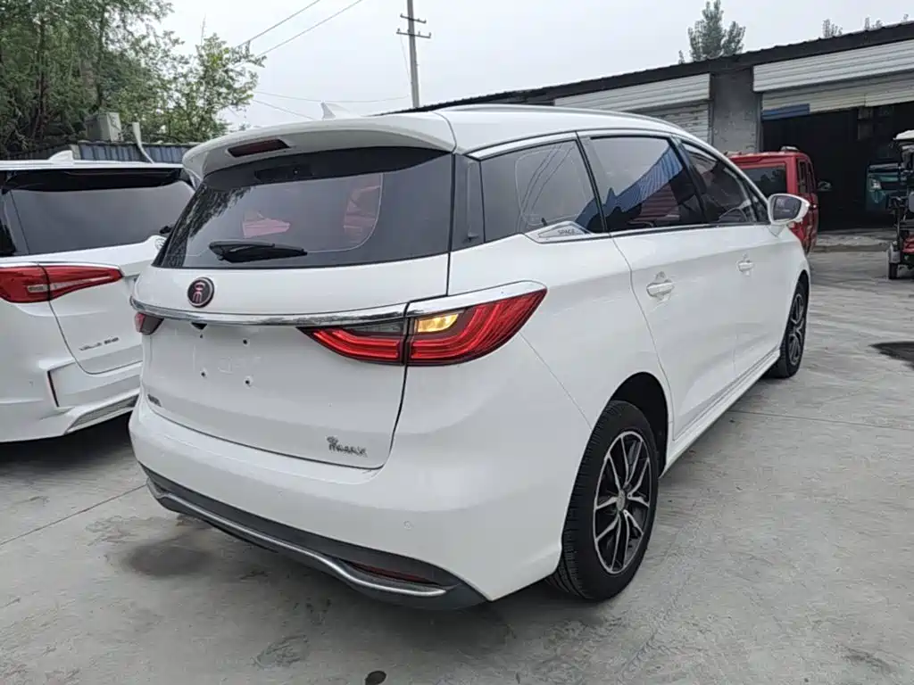 BYD MAX — миниатюра 7