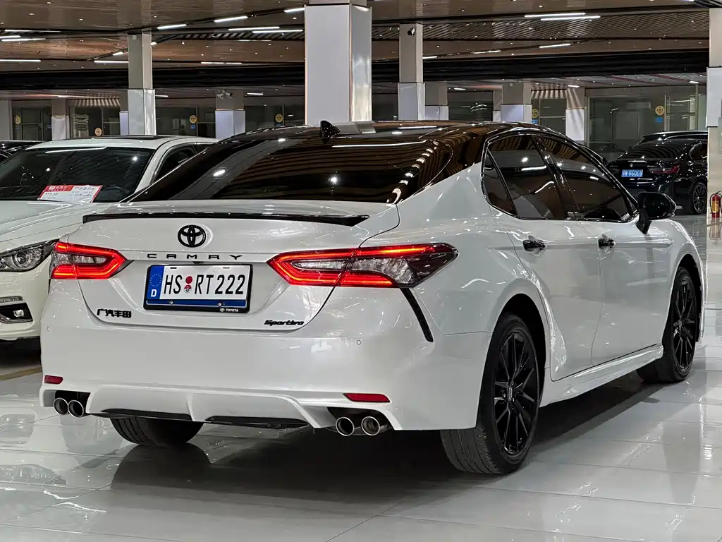 Toyota Camry — миниатюра 16