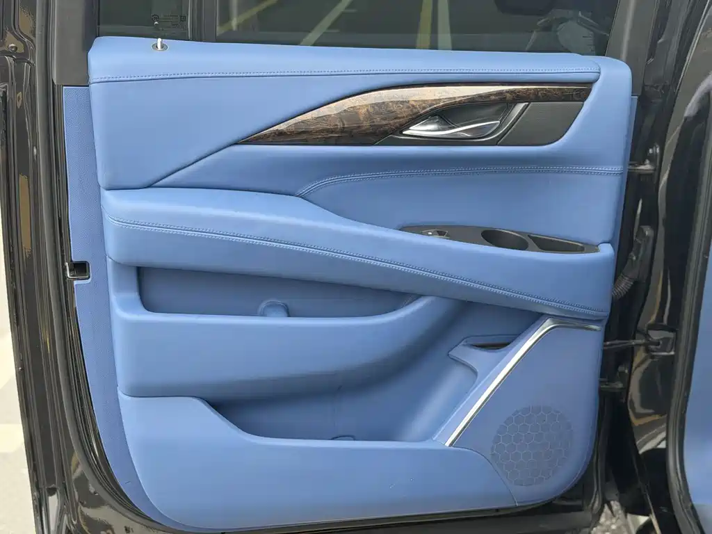 Cadillac Escalade — миниатюра 36