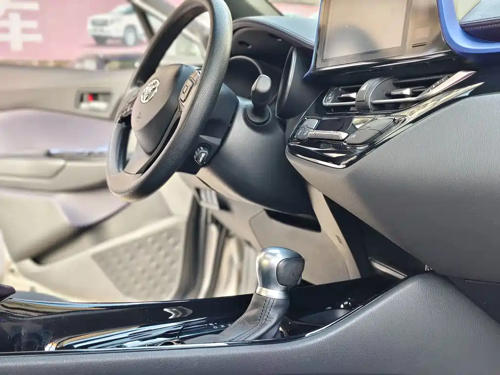 Toyota C-HR — миниатюра 13
