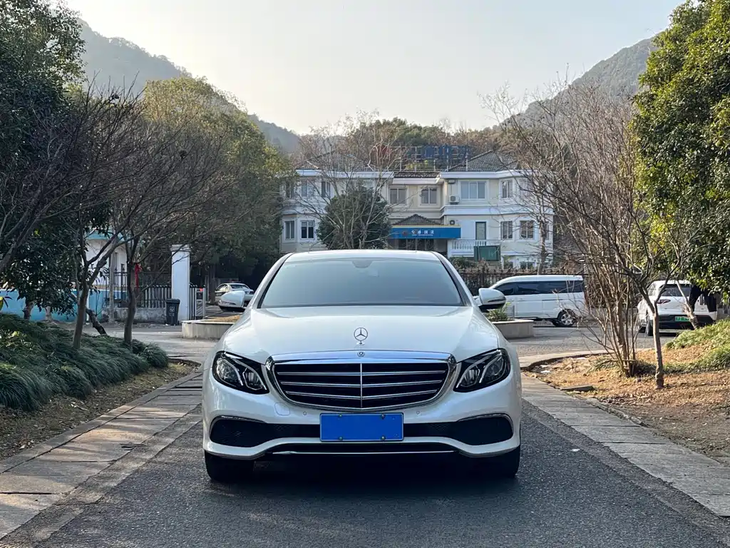 MERCEDES-BENZ E CLASS