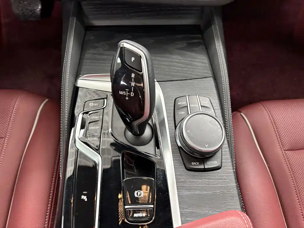 BMW 5 Series — миниатюра 18