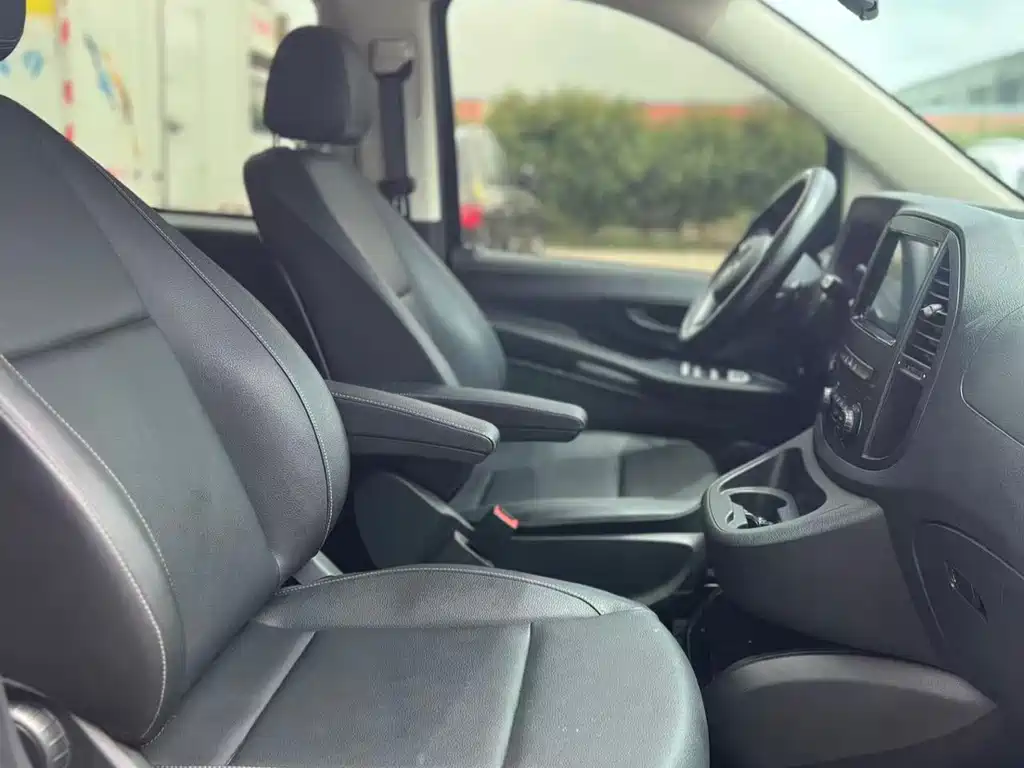 Mercedes-Benz Vito 2021 2.0T Elite 7 мест