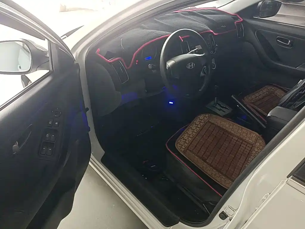 Hyundai Elantra — миниатюра 16