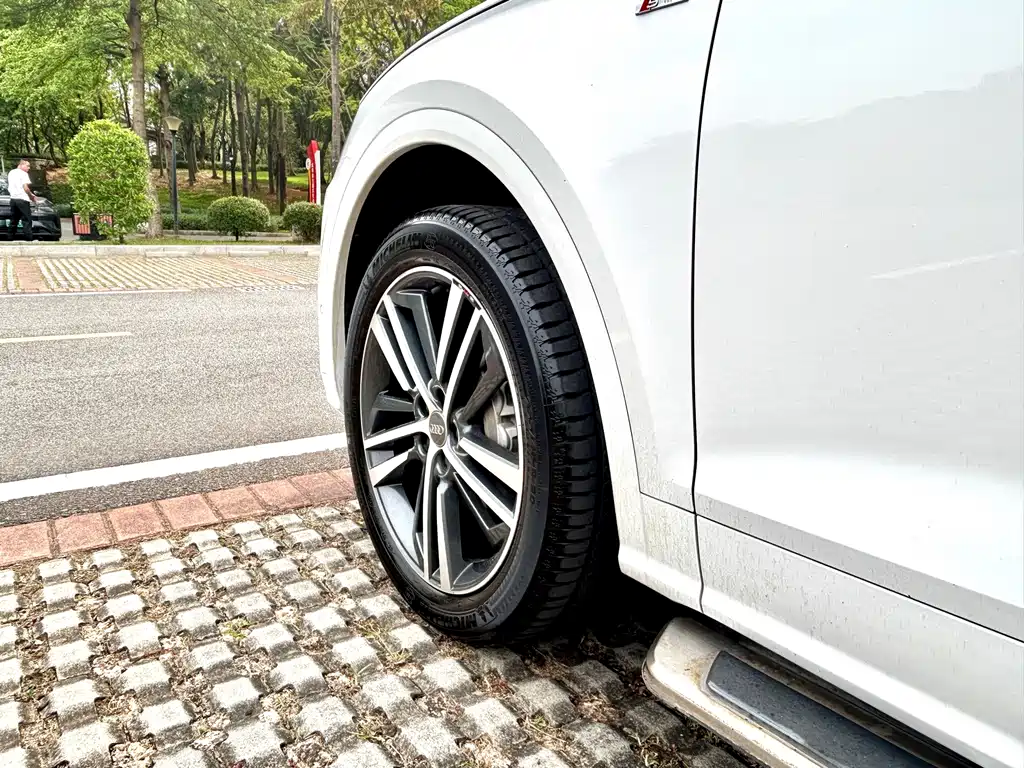 Audi Q5L — миниатюра 15