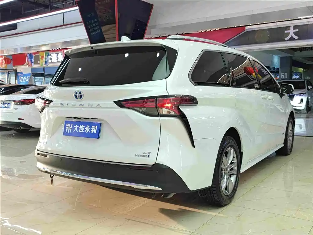 Toyota Sienna — миниатюра 14