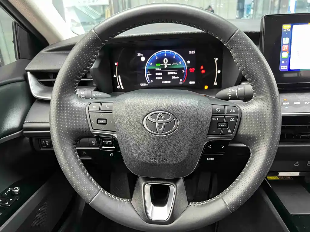 Toyota Camry — миниатюра 12