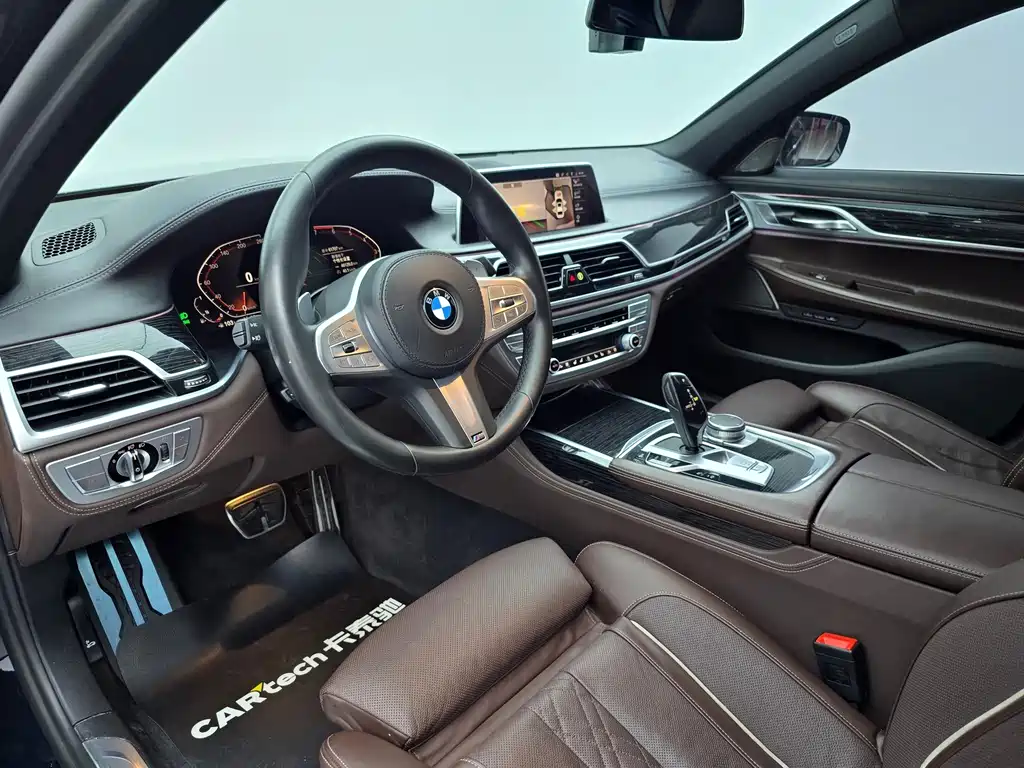 BMW 7 Series — миниатюра 12