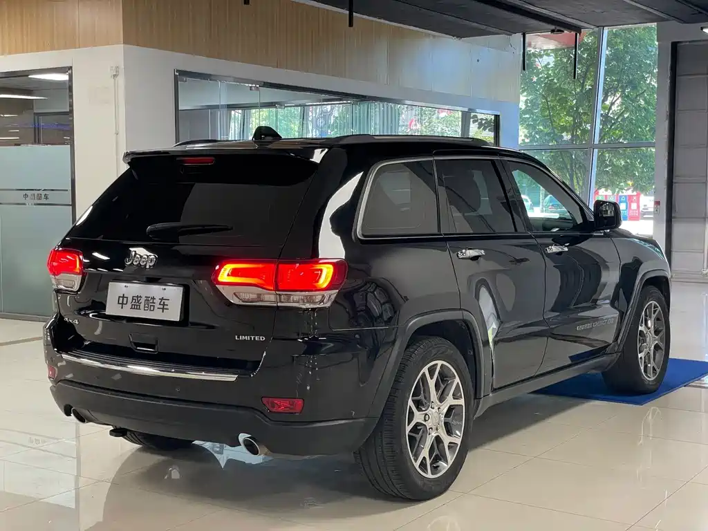 Jeep Grand Cherokee (Import) — миниатюра 26