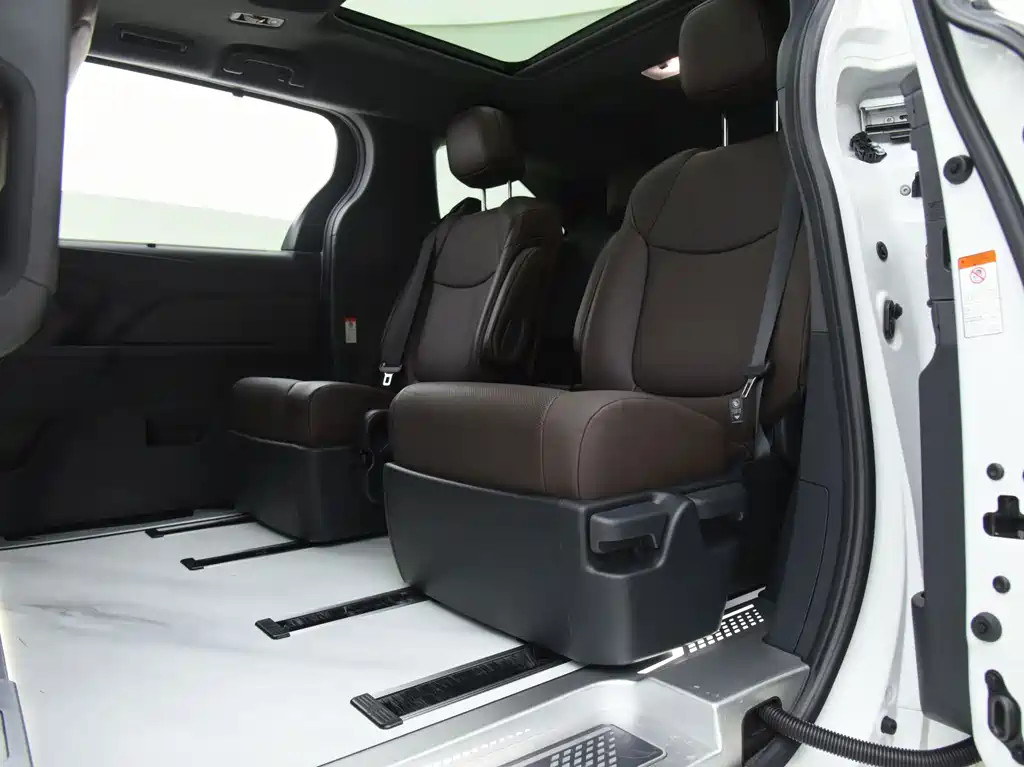Toyota Granvia — миниатюра 9
