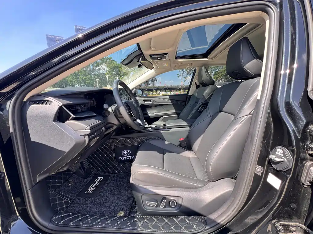 Toyota Camry — миниатюра 9