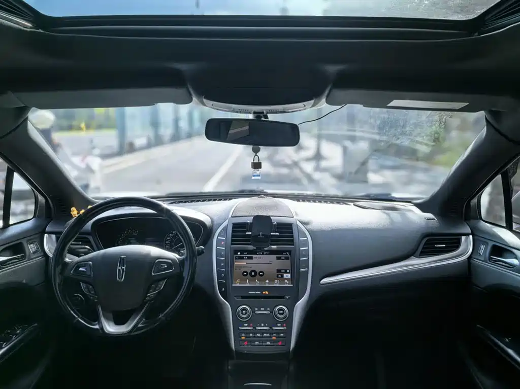 Lincoln MKC — миниатюра 15