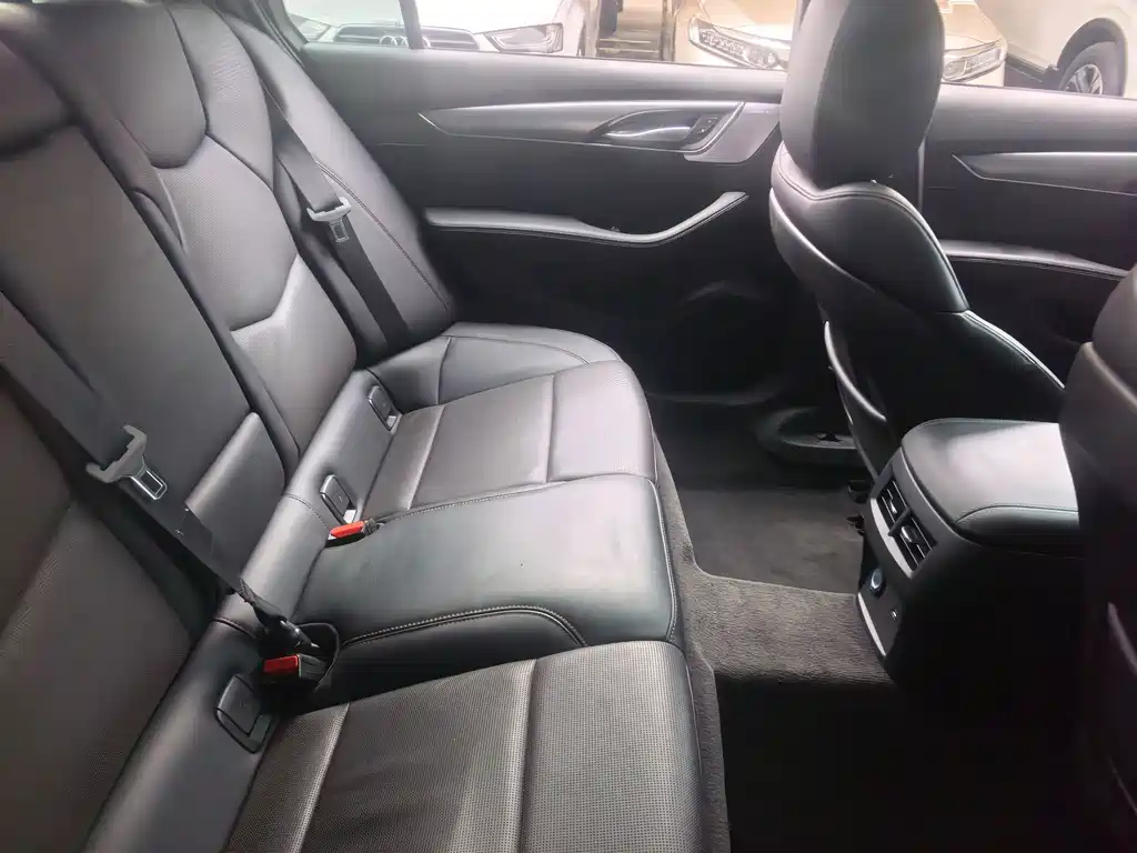 Cadillac CT5 — миниатюра 7