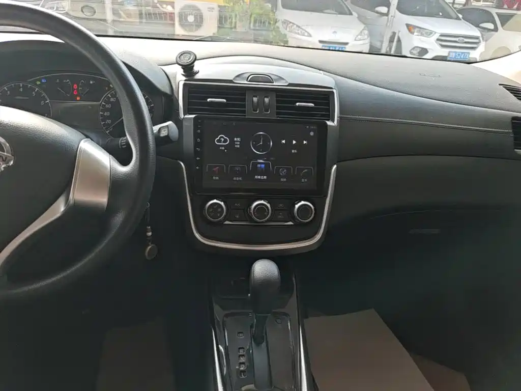 Nissan Tiida — миниатюра 13