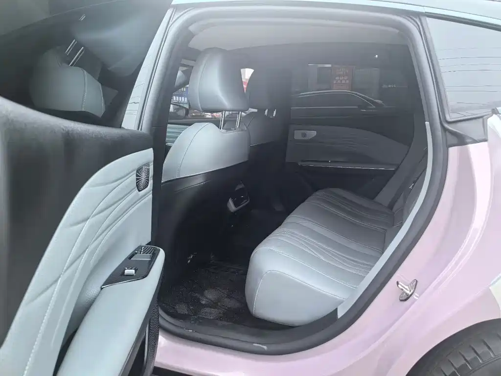 GEELY GALAXY GALAXY E8