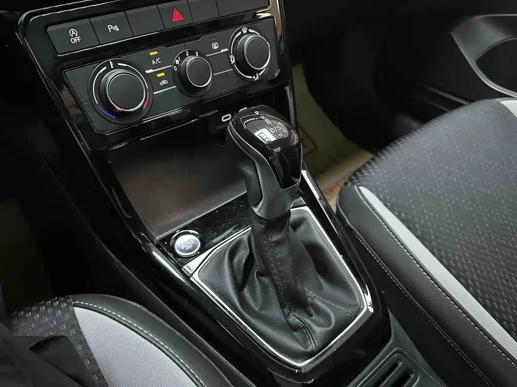 Volkswagen Tacqua 1.5L Auto Joy Connected Edition, фото 10