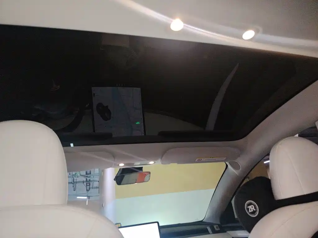 Tesla Model 3 — миниатюра 9