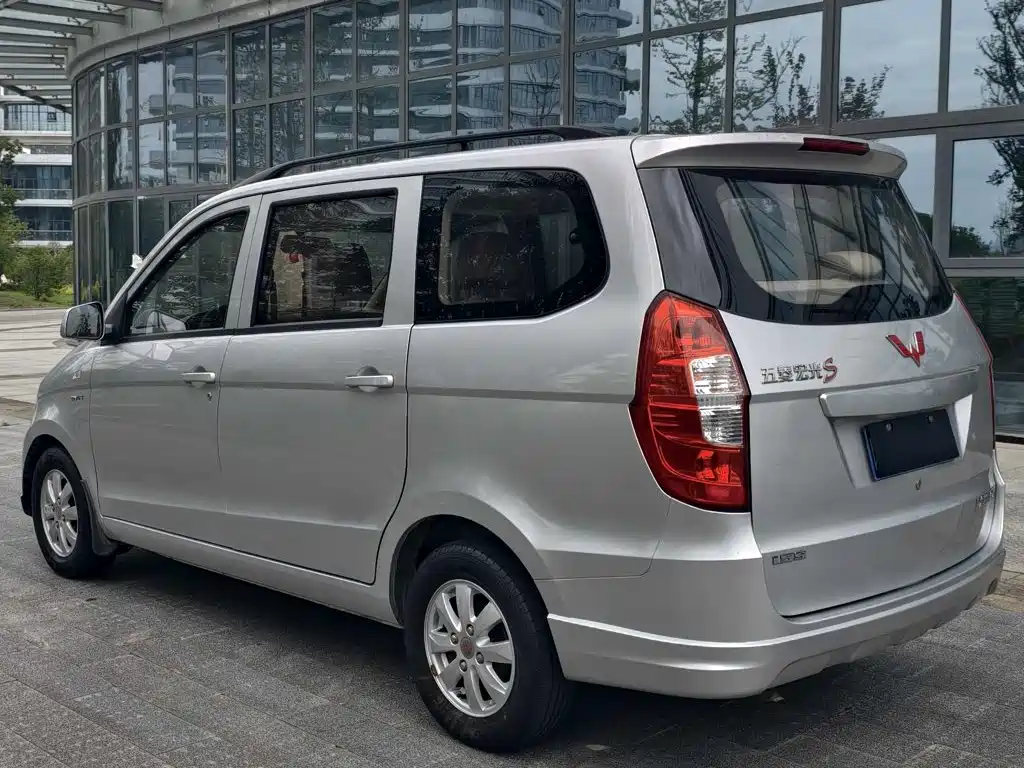 Wuling Hongguang — миниатюра 5