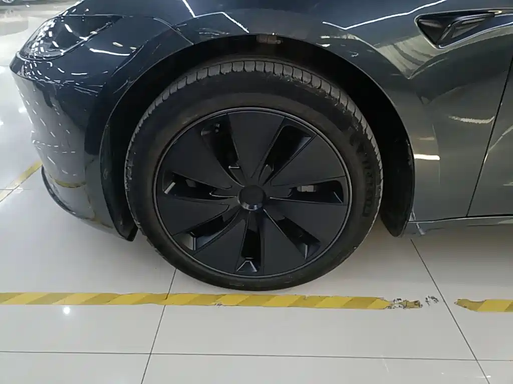 Tesla Model 3 — миниатюра 23
