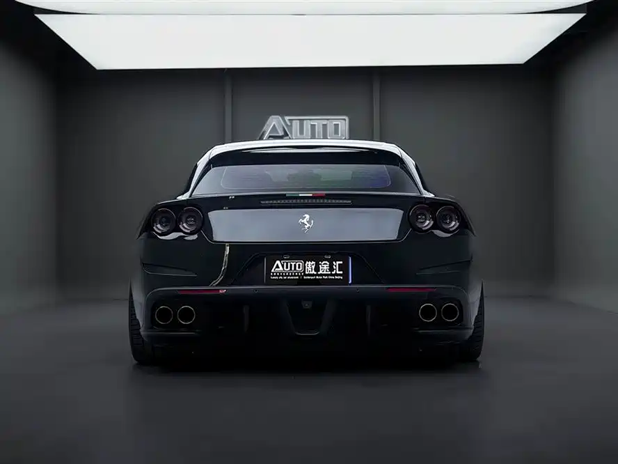 FERRARI GTC4LUSSO