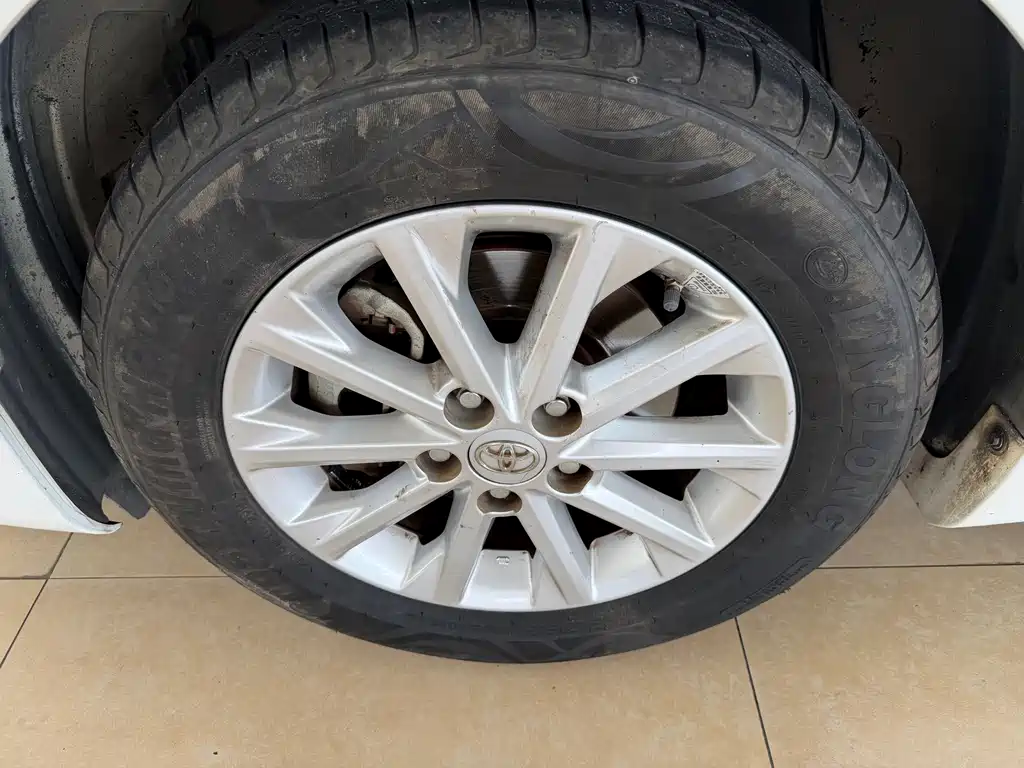 Toyota Camry — миниатюра 5