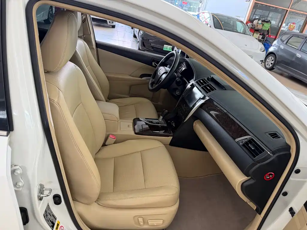 Toyota Camry — миниатюра 13