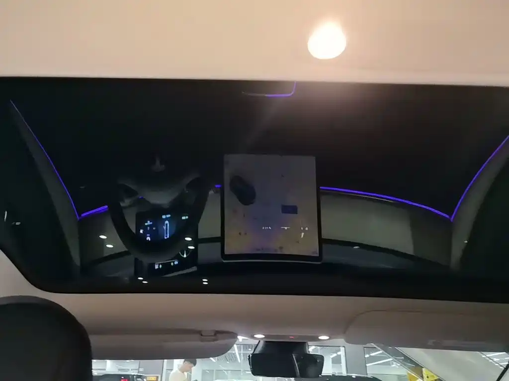 Tesla Model 3 — миниатюра 18