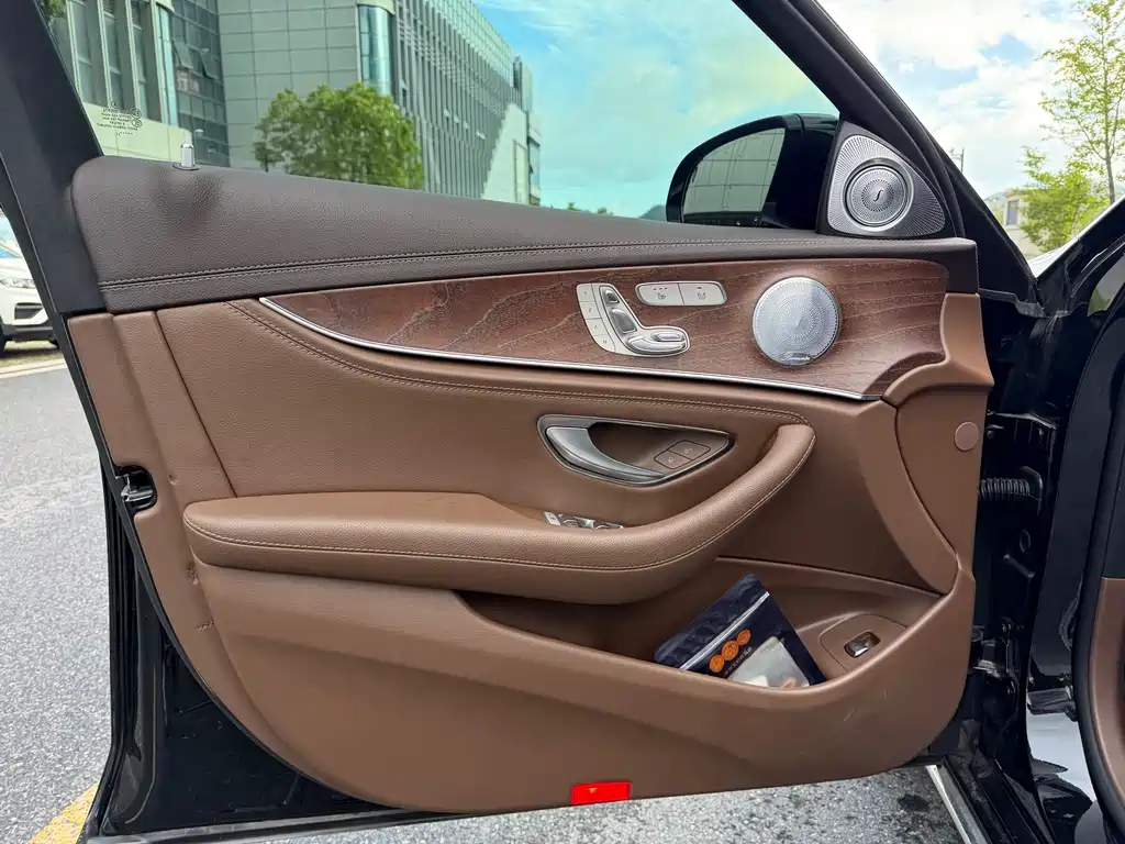 Mercedes-Benz E-Class — миниатюра 4