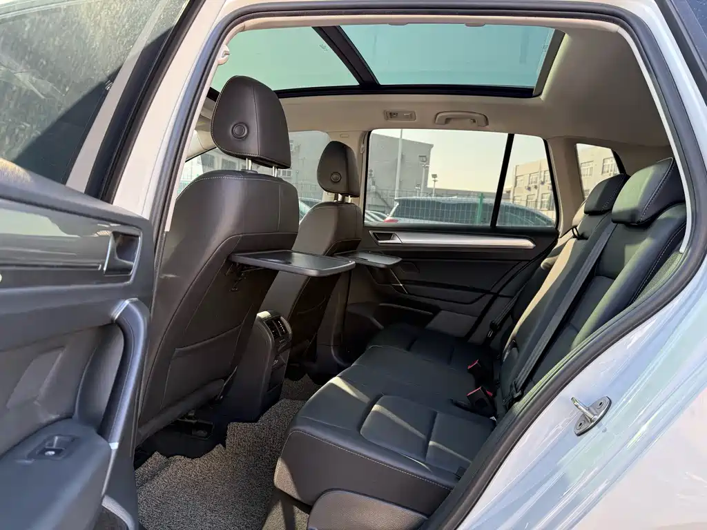 VOLKSWAGEN GOLF*JIAYU