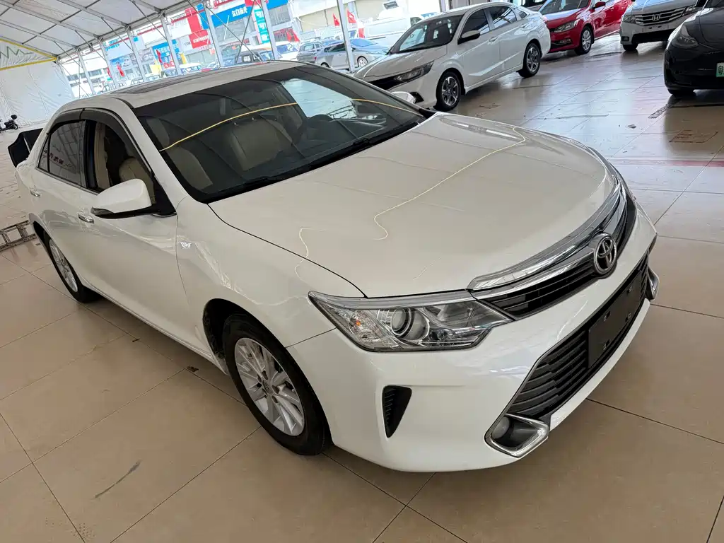 Toyota Camry — миниатюра 3