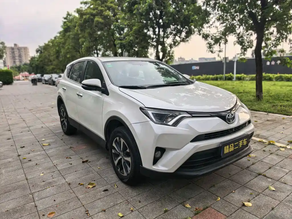 Toyota RAV4 — миниатюра 3