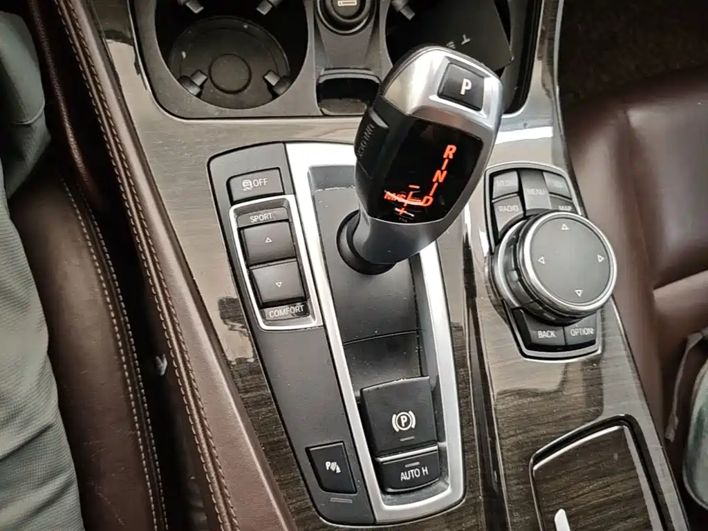 BMW 5 Series — миниатюра 19