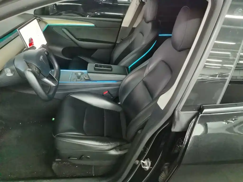 Tesla Model Y — миниатюра 15