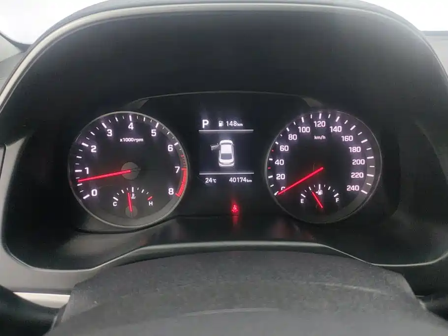 Hyundai Elantra — миниатюра 14
