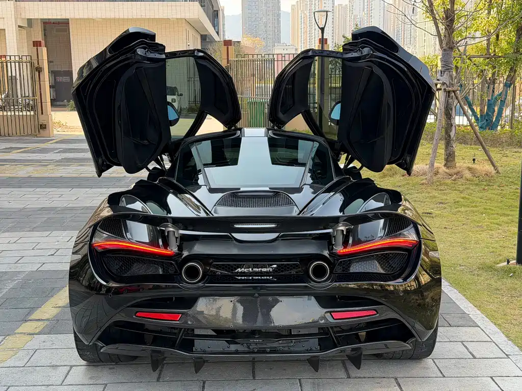 MCLAREN 720S