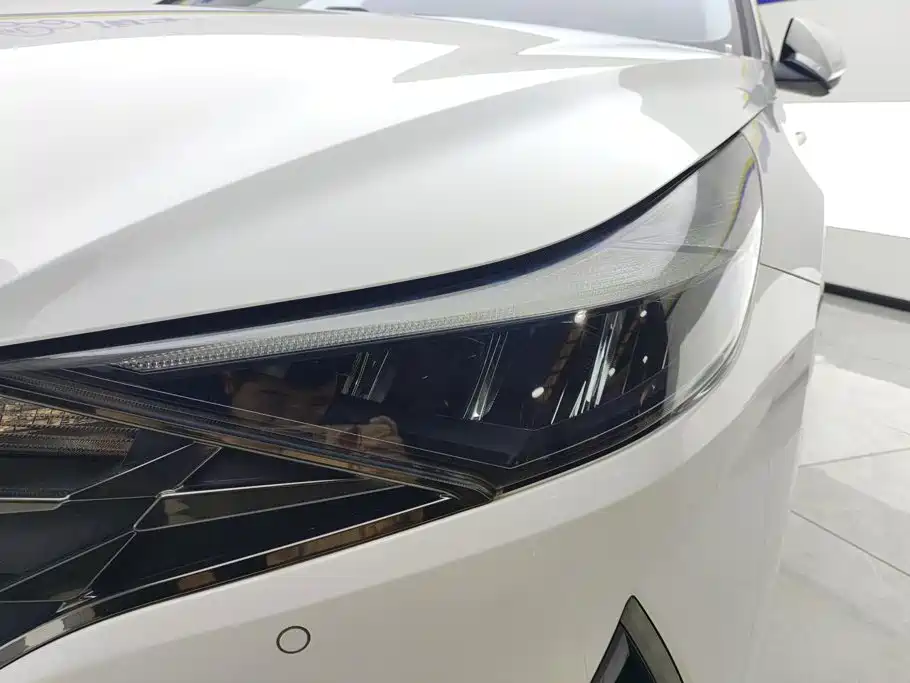 Hyundai Elantra — миниатюра 5