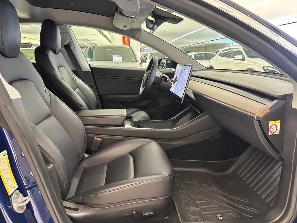 Tesla Model 3 — миниатюра 12