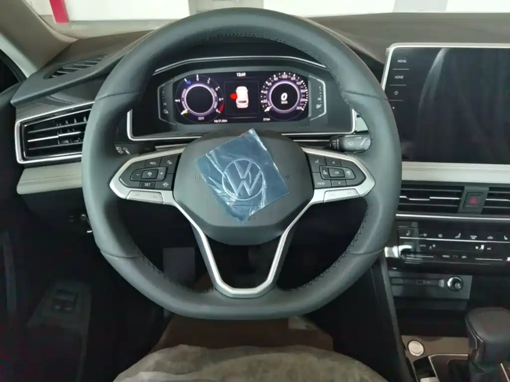 Volkswagen Tiguan L PHEV — миниатюра 11
