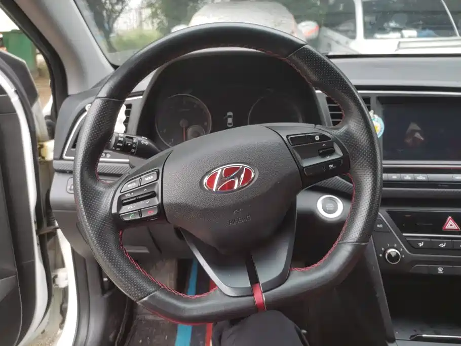 Hyundai Elantra — миниатюра 15